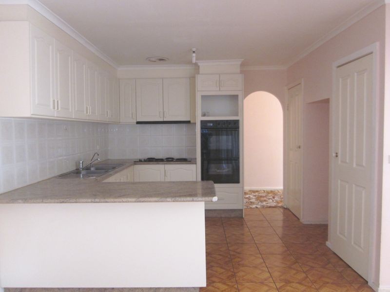 44 Novara Parade, St Albans VIC 3021