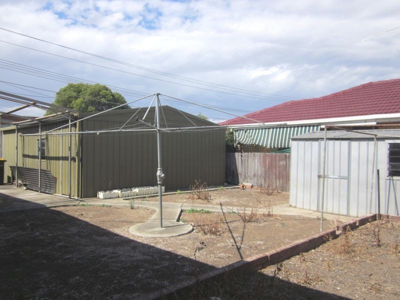 44 Novara Parade, St Albans VIC 3021