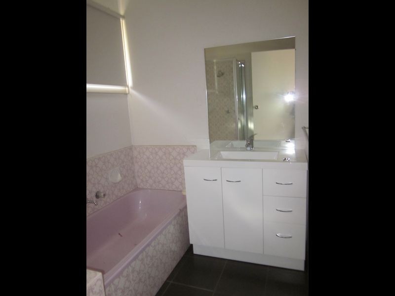 279 Taylors Road, St Albans VIC 3021