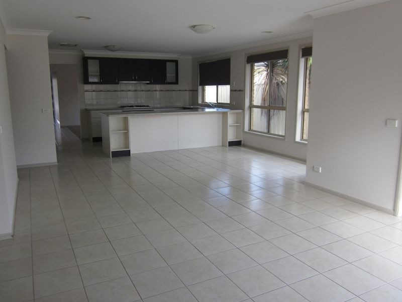 13 Lynne Maree Avenue, Deer Park VIC 3023