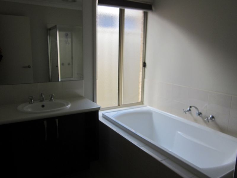 13 Lynne Maree Avenue, Deer Park VIC 3023