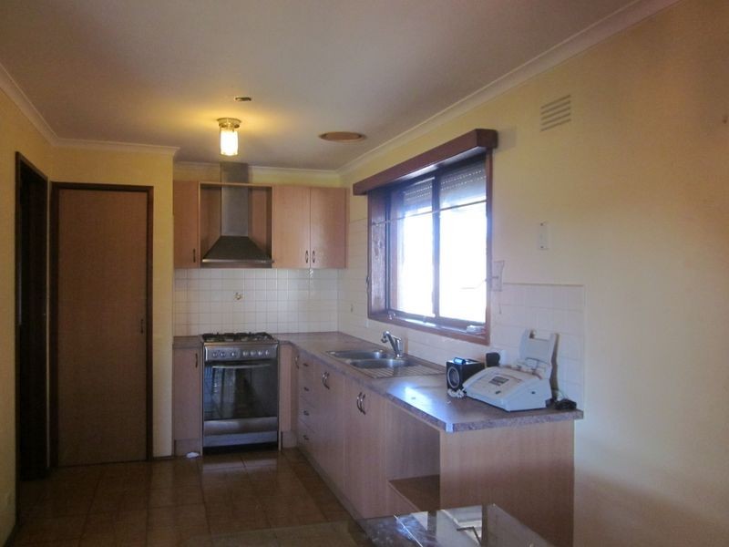 43 Denton Avenue, St Albans VIC 3021