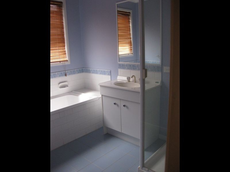 2 Housman Close, Burnside VIC 3023