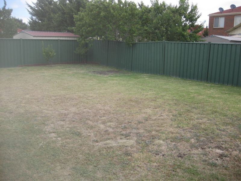 2 Housman Close, Burnside VIC 3023