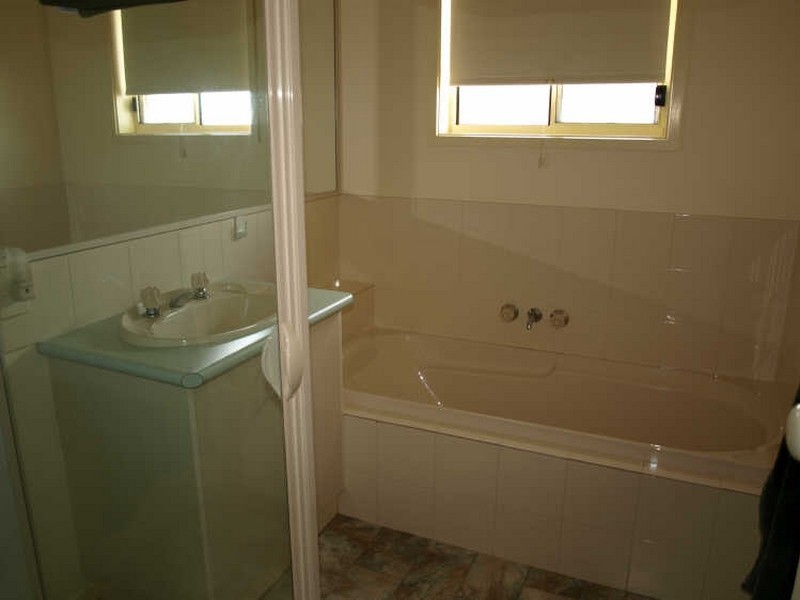 1/18 Caroville Drive, Warrnambool VIC 3280