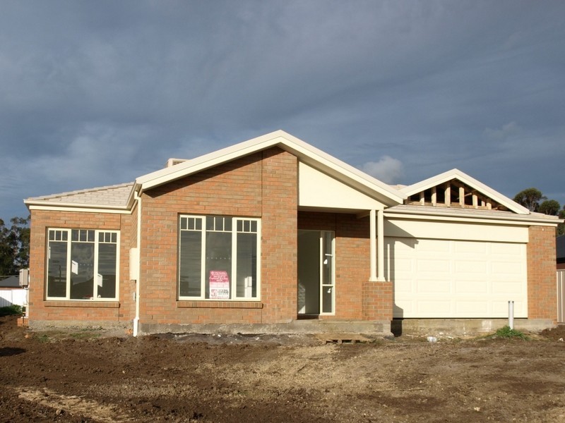 12 Normanby Street, Hamilton VIC 3300