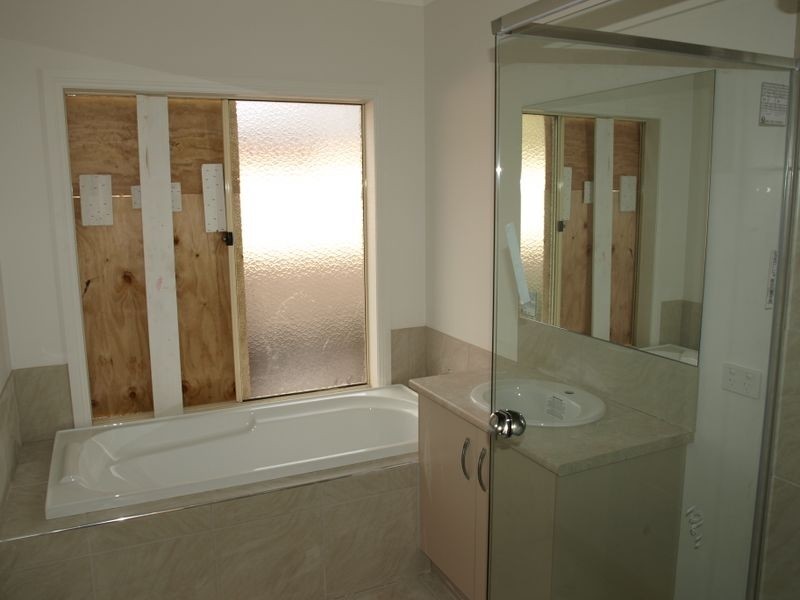 12 Normanby Street, Hamilton VIC 3300