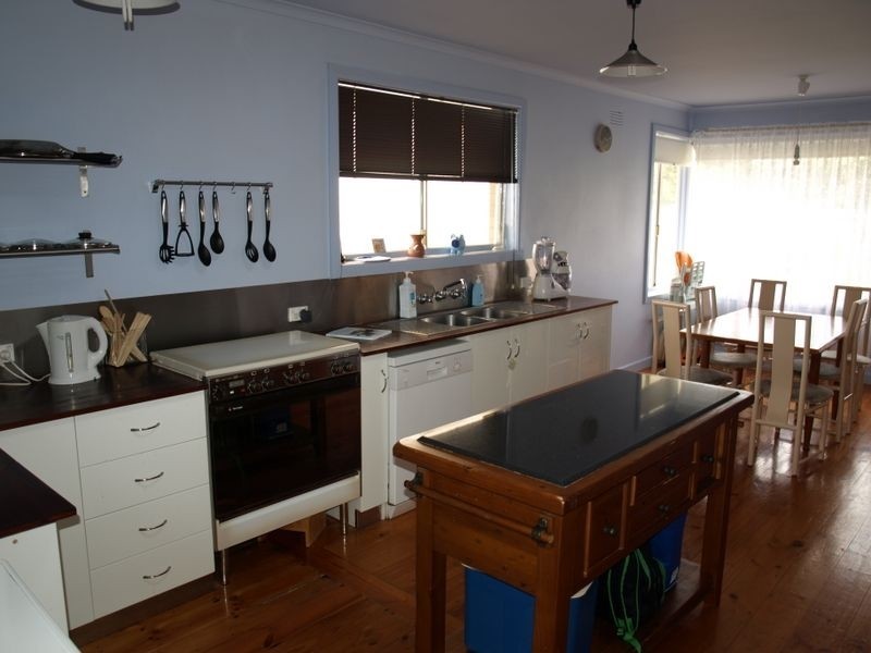 20 Hickford Parade, Warrnambool VIC 3280