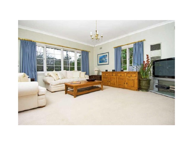 11 Dainton Avenue, St Ives NSW 2075