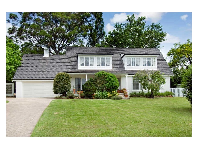 8 Luton Place, St Ives NSW 2075