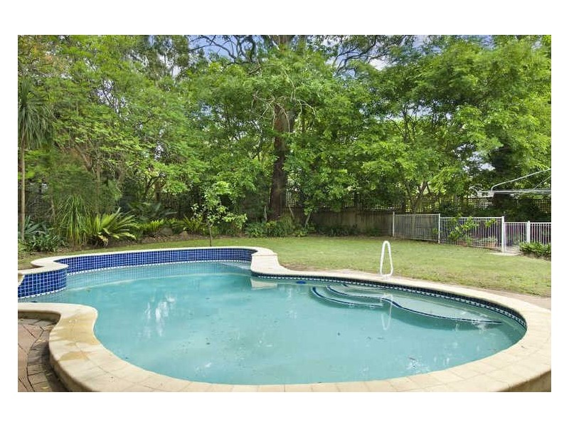 8 Luton Place, St Ives NSW 2075