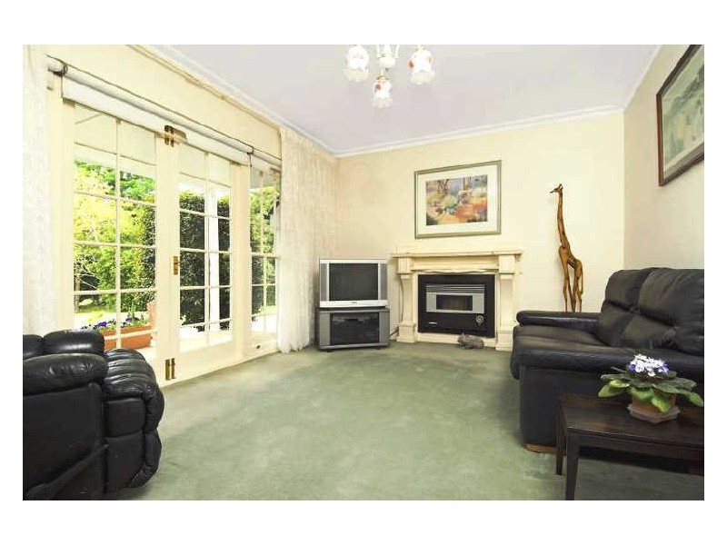 8 Luton Place, St Ives NSW 2075