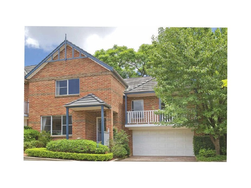 T’hse 2/8 Shinfield Avenue, St Ives NSW 2075