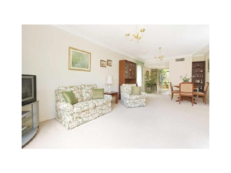 T’hse 2/8 Shinfield Avenue, St Ives NSW 2075