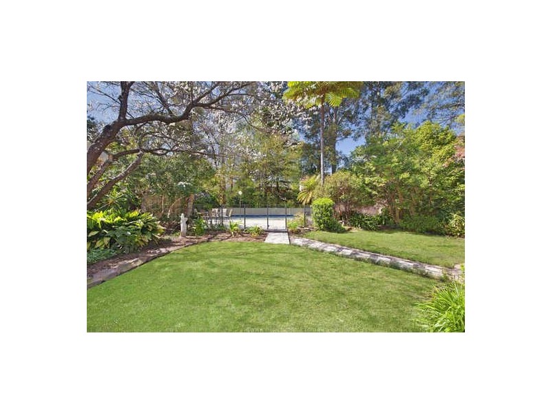 8 Dorset Drive, St Ives NSW 2075