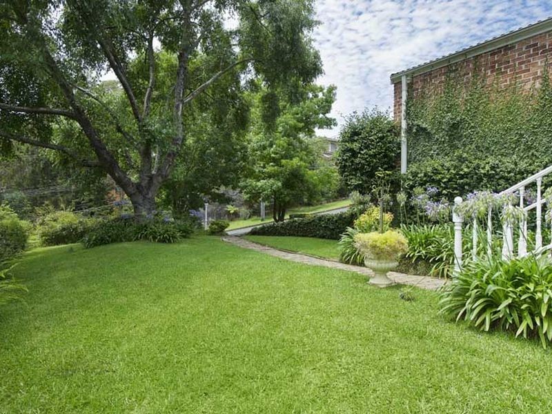 95 Cambourne Av (Near Douglas St), St Ives NSW 2075