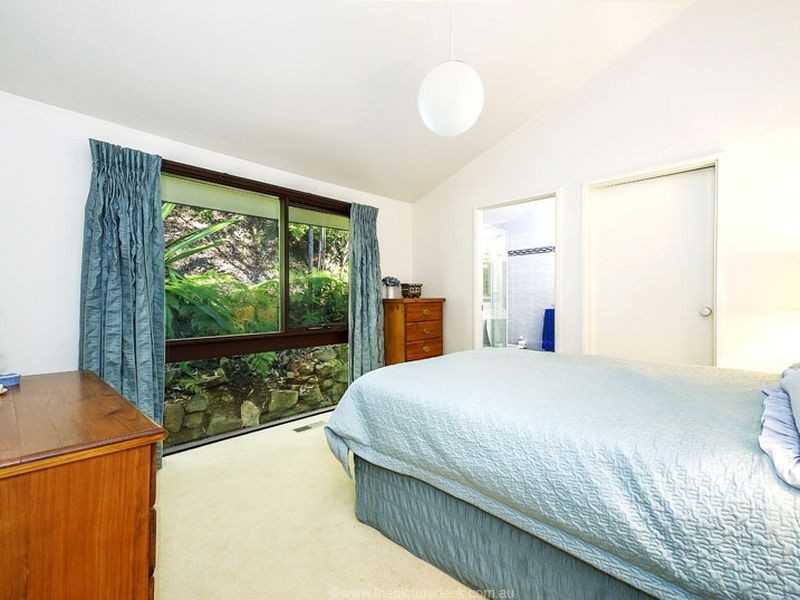 1 Elegans Avenue, St Ives NSW 2075