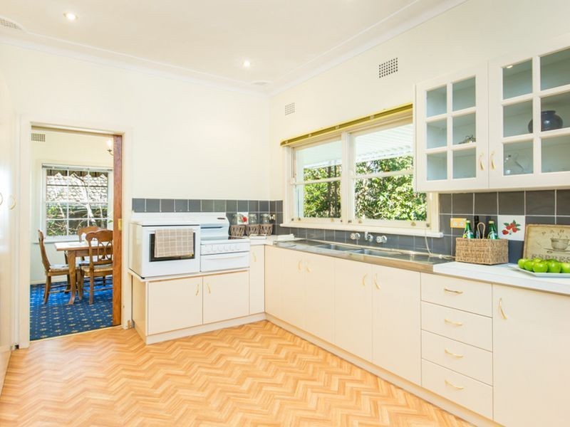 37 Shinfield Ave (Near Lynbara Ave), St Ives NSW 2075