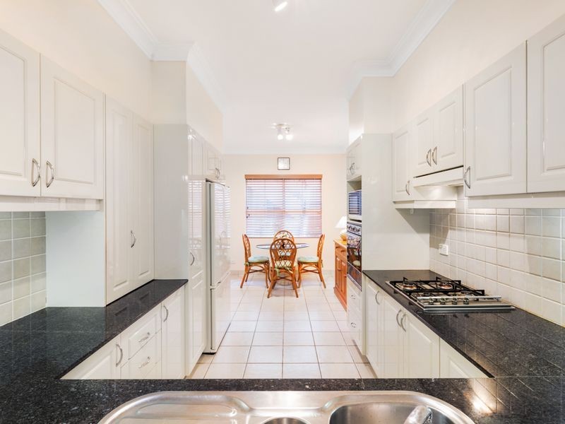 2/10 Hillcrest Drive, St Ives NSW 2075