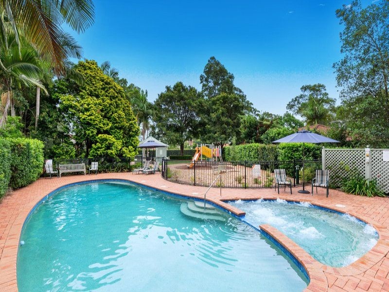 2/10 Hillcrest Drive, St Ives NSW 2075