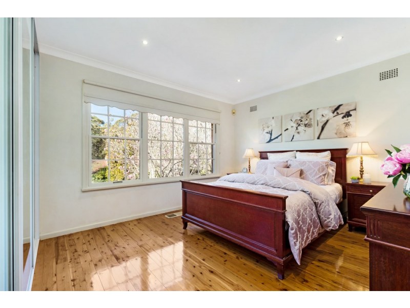 19 Dorset Drive (Off Shinfield Ave), St Ives NSW 2075