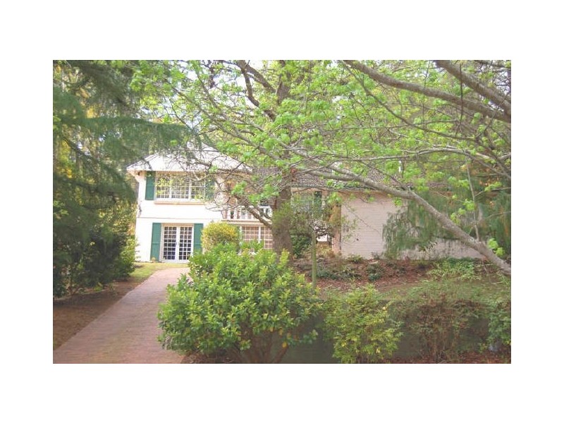 11 Gould Avenue, St Ives NSW 2075