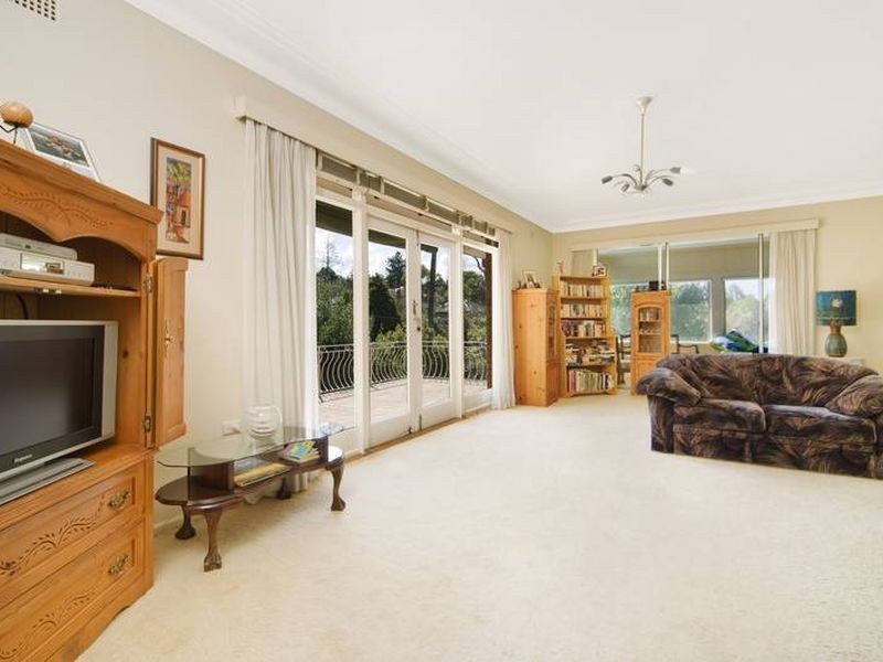 17 Pentecost Avenue, St Ives NSW 2075