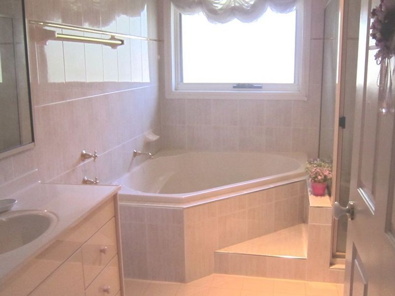 2 Yarrara Rd (Nr Golfers Pde), Pymble NSW 2073