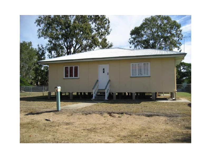 11 Grace Street, Scarborough QLD 4020