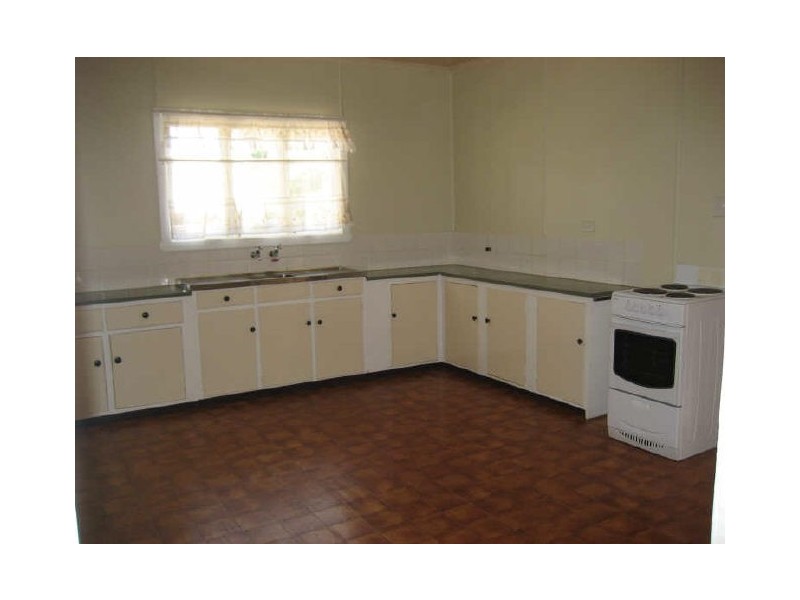 11 Grace Street, Scarborough QLD 4020