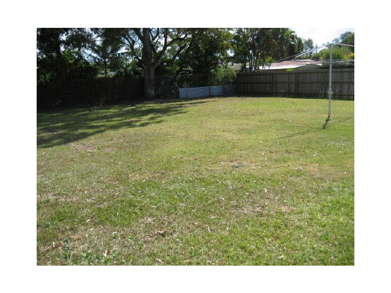 11 Grace Street, Scarborough QLD 4020