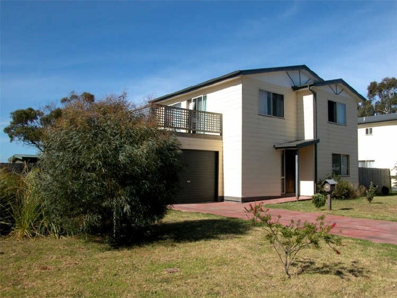 18 Caroline Avenue, Cowes VIC 3922
