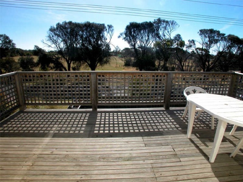 18 Caroline Avenue, Cowes VIC 3922