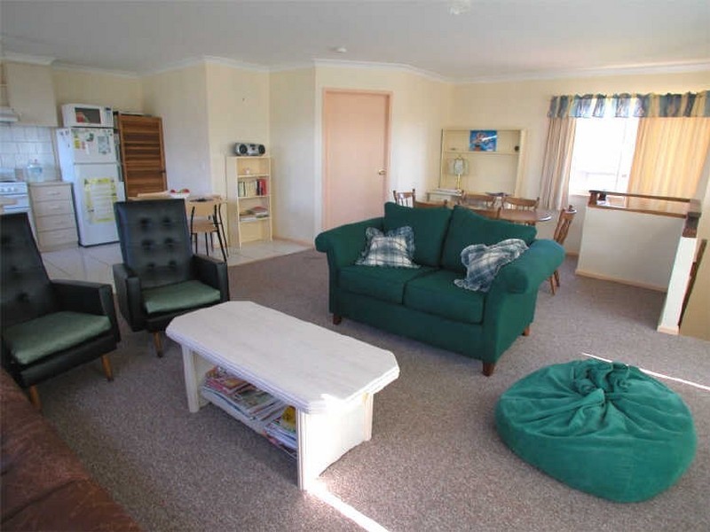18 Caroline Avenue, Cowes VIC 3922