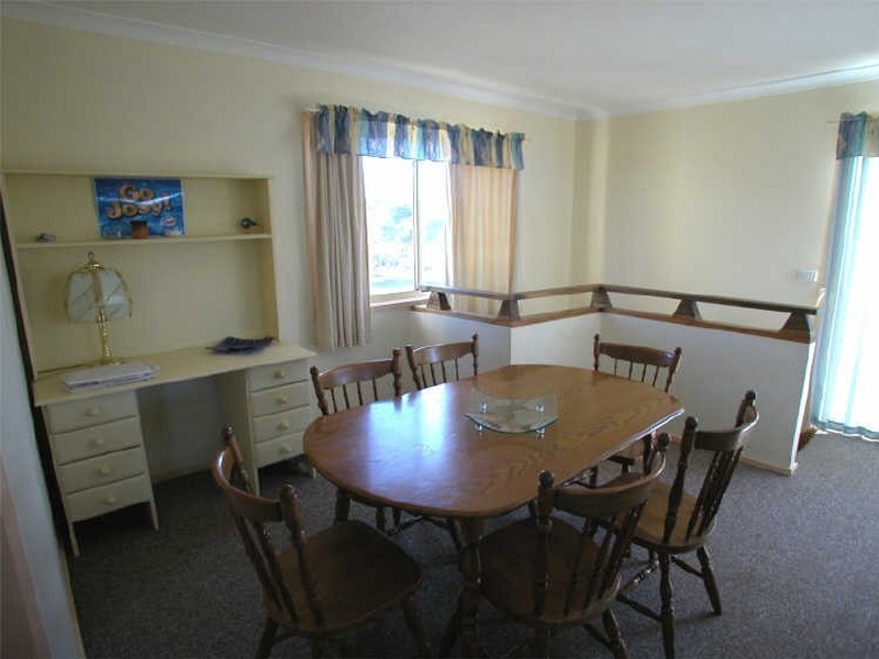 18 Caroline Avenue, Cowes VIC 3922