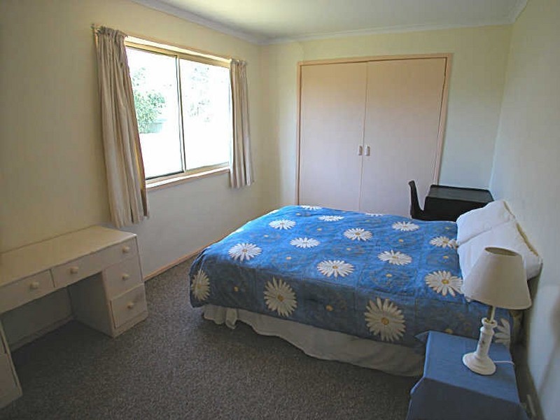 18 Caroline Avenue, Cowes VIC 3922