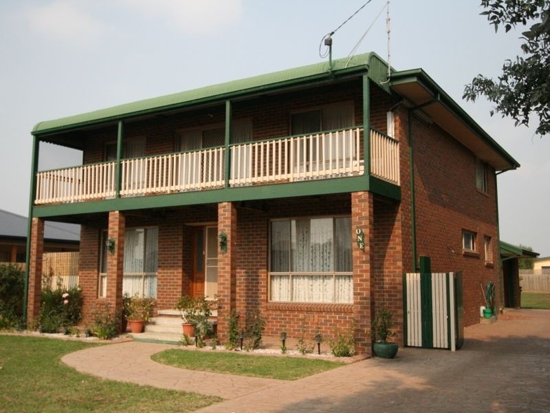 1 Leslie Avenue, Cowes VIC 3922