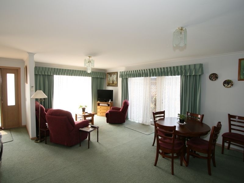 1 Leslie Avenue, Cowes VIC 3922