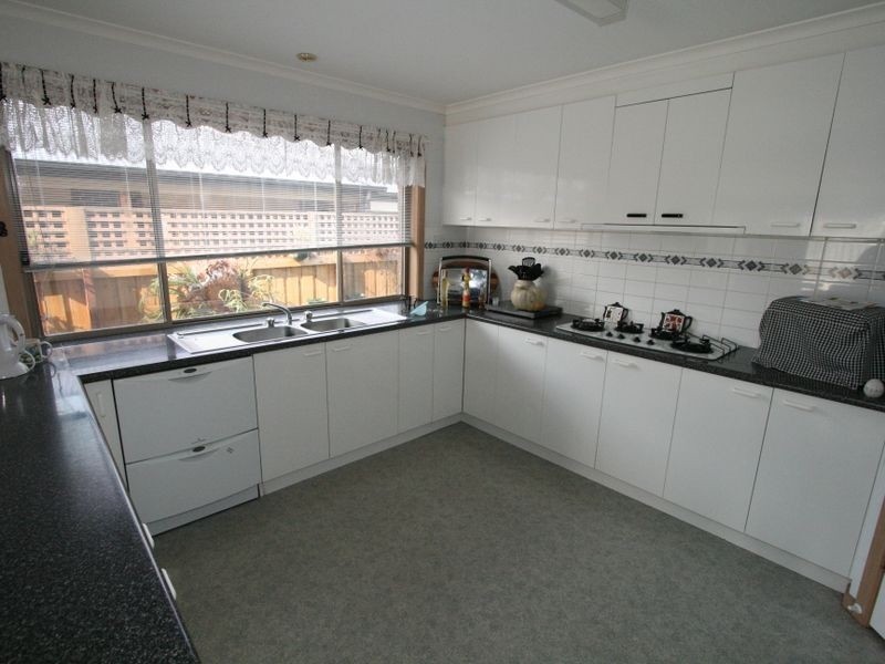 1 Leslie Avenue, Cowes VIC 3922