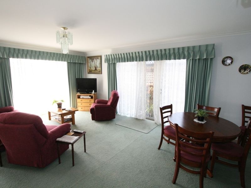 1 Leslie Avenue, Cowes VIC 3922