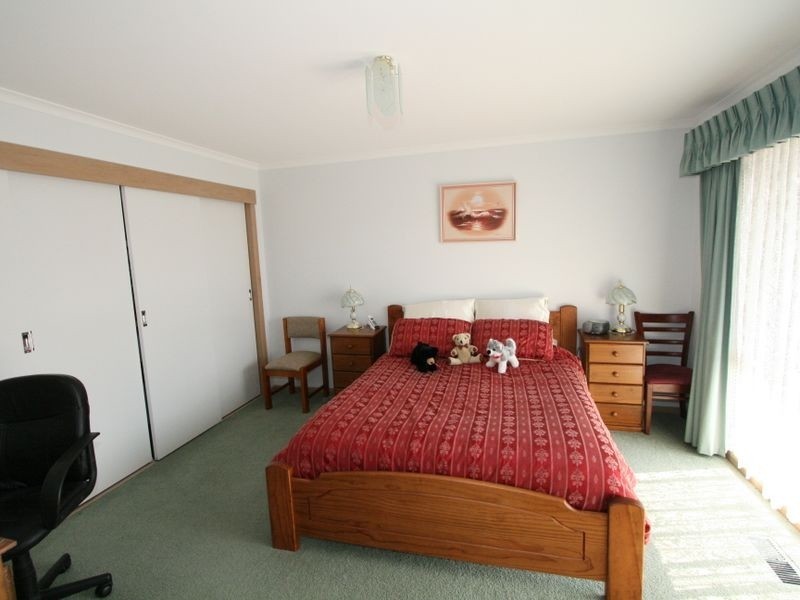 1 Leslie Avenue, Cowes VIC 3922