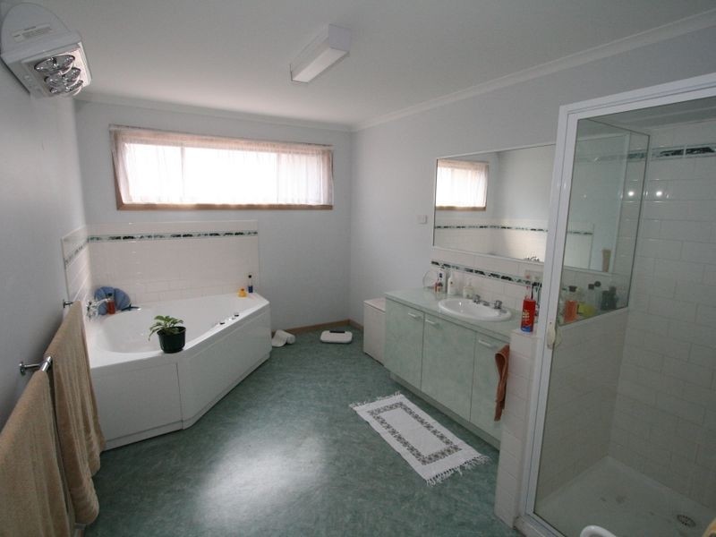 1 Leslie Avenue, Cowes VIC 3922