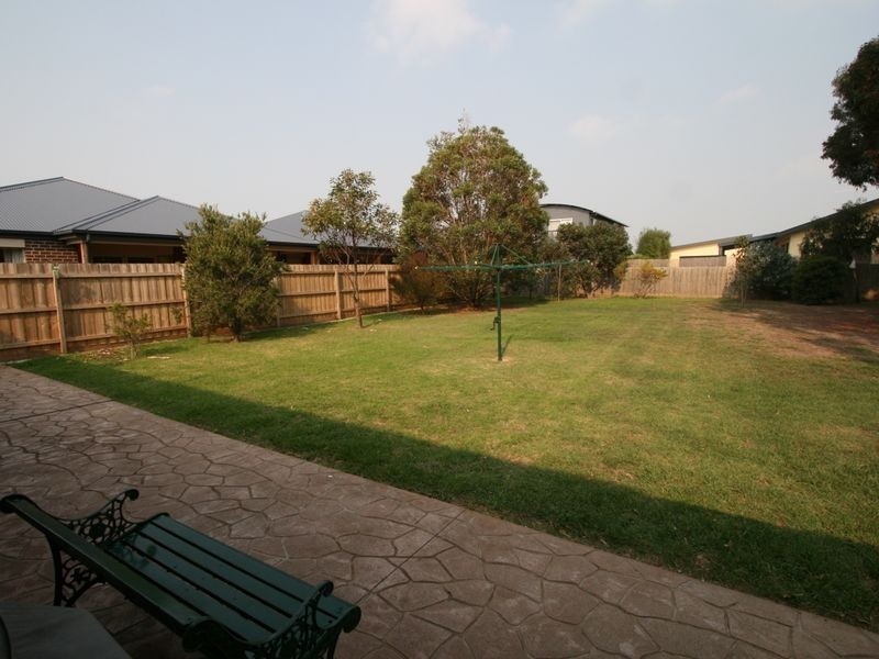 1 Leslie Avenue, Cowes VIC 3922