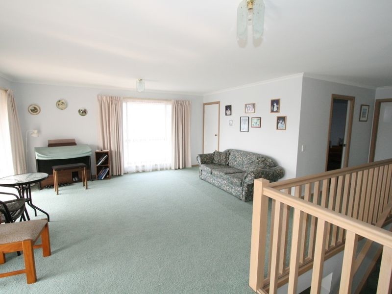 1 Leslie Avenue, Cowes VIC 3922