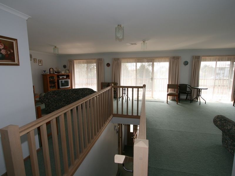 1 Leslie Avenue, Cowes VIC 3922