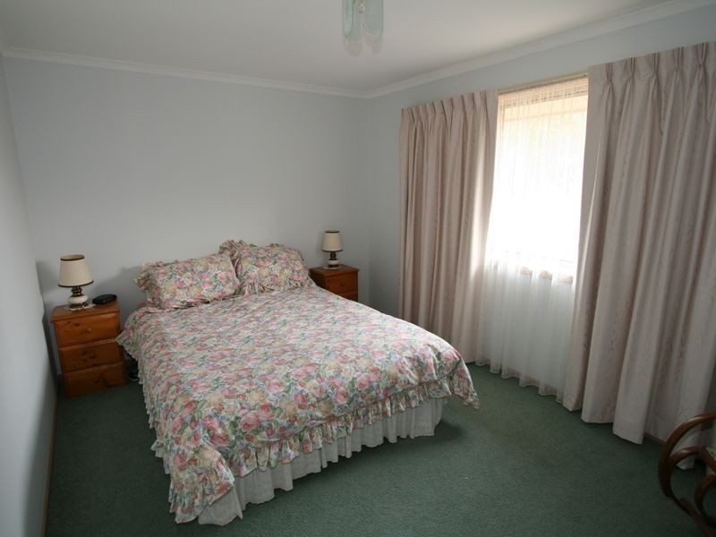 1 Leslie Avenue, Cowes VIC 3922