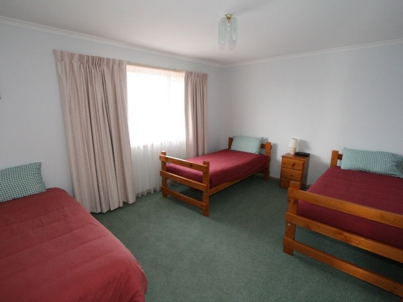 1 Leslie Avenue, Cowes VIC 3922