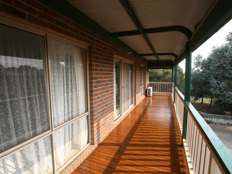 1 Leslie Avenue, Cowes VIC 3922