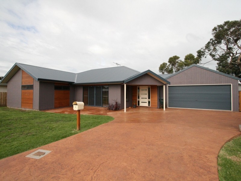 3 Eucalypt Close, Cowes VIC 3922