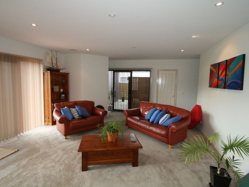 3 Eucalypt Close, Cowes VIC 3922